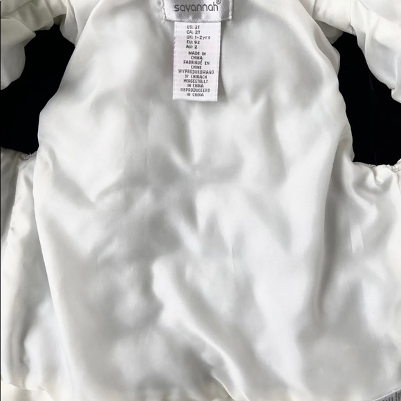 Savannah Girls 2T White Hooded  Vest Front zipper Faux fur trim V.good c… - Picture 5 of 7